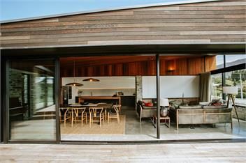 Three Peaks House | Sleeps 10 | Lake Views | Outdoor Fire - Wanaka