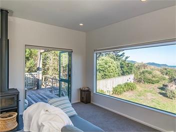 Beachfront Getaway (Bachcare) - Waikanae Beach