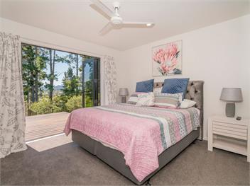 Treetop Bach (Bachcare) - Whangamata