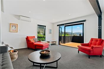 Views on Parry (Bachcare) - Lake Hawea