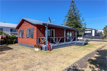 A STAY IN PARADISE ON PIPI ROAD - WHANGAMATA