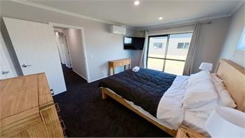 Three homes side by side for 36 people - ohakune