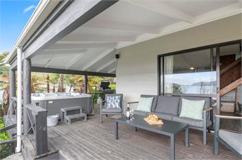 Splendour on Spencer (Bachcare) - Lake Tarawera