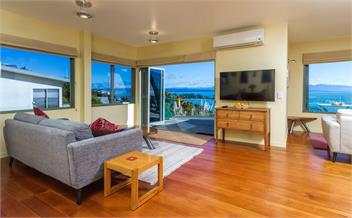 'Harbour View - One' - Nelson Waterfront Apartment - Nelson