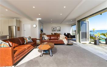 'Harbour View - Three' - Nelson Waterfront Apartment - Nelson