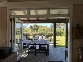 Medlands Surf Cabin - Great Barrier Island