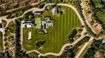 Horseshoe Bend Estate | Sleeps 12 | Swimming Pool | Spa Pool | Tennis Court | Set on Large Grounds - Wanaka