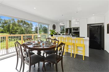 The Whitehouse (Bachcare) - New Plymouth