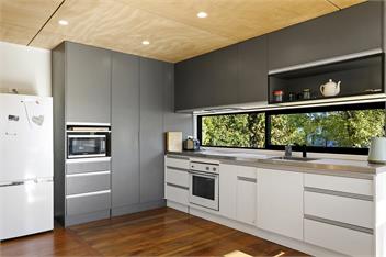 Secluded Lake Escape with sweeping reserve views near the Botanical Gardens - Taupo