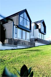 Scenic City Views Close to Auckland CBD - Auckland