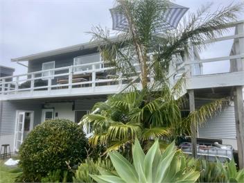70's Iconic Bach - Whitianga
