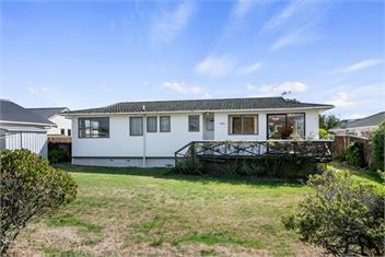 Coastal Drift (Bachcare) - Waikanae
