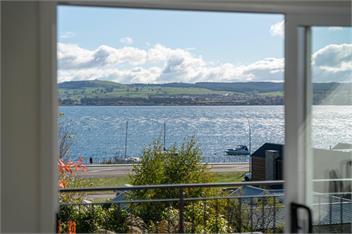 Bayview - Relax in the Hot Tub or Cross the Street to the Lake! - Taupo