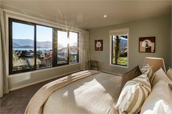 Te Moana | Lake Views | Sleeps 7 - Wanaka