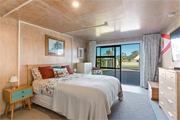 Handy Holiday Beach House  - Whangamata