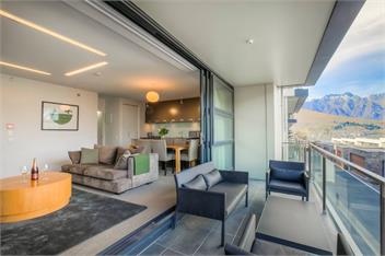 Panoramic Escape | 2BR 2BA Apt with Balcony - Queenstown