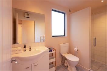 Central Home | Lake Views | 3 Bedrooms | Free WIFI - Queenstown