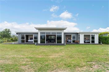 Lakefront Kuiwai - Taupo - on the lake + spa pool! - Taupo