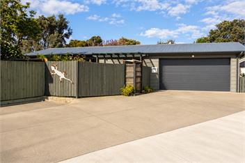 A Little Piece of Ōhope | Wheelchair Accessible & Pet Friendly -