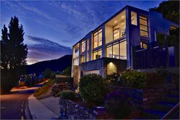 Spectacular Panoramic Views 4 Bedroom House - Queenstown