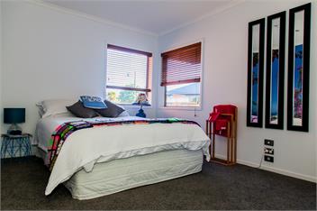 Papamoa quiet and close to the beach - Papamoa