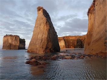the hole in the rock house - Westport