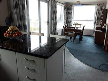 Family Beach House - Gisborne