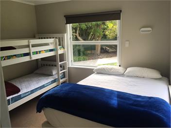 Holiday on Henare, Olde Beach Waikanae. - Waikanae