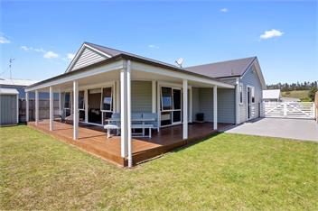 Sky Blue Retreat (Bachcare) - Waihi Beach