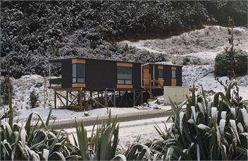 Modern and cosy with stunning mountain views - St Arnaud