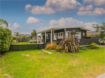 Bach Life on Seabreeze (Bachcare) - Whangamata