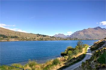 The Villa Lookout (Bachcare) - Queenstown