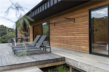Private Modern Bach near the beach - Raglan