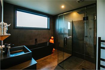 Mt Roy Terrace - Spa Pool - Extensive Artwork Collection - Wanaka