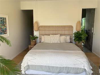 Modern Summer House with Swimming Pool and Spa - Raglan