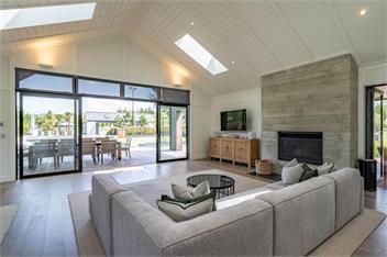 Horseshoe Bend Estate | Sleeps 12 | Swimming Pool | Spa Pool | Tennis Court | Set on Large Grounds - Wanaka
