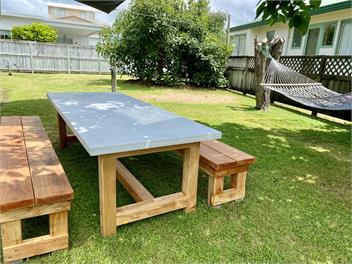 LARGE BACH 500 METRES FROM BEACH - Whangamata