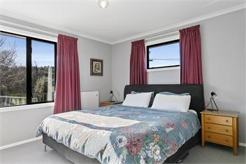 Secluded Lake Escape with sweeping reserve views near the Botanical Gardens - Taupo