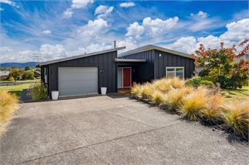 Lake Life Kinloch (Bachcare) - Taupo