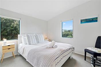 Beachfront Getaway (Bachcare) - Waikanae Beach