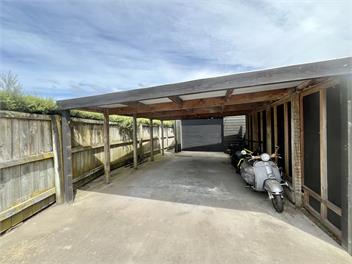 Sunny home with self-contained cabin - Napier