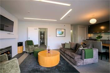 Panoramic Escape | 2BR 2BA Apt with Balcony - Queenstown