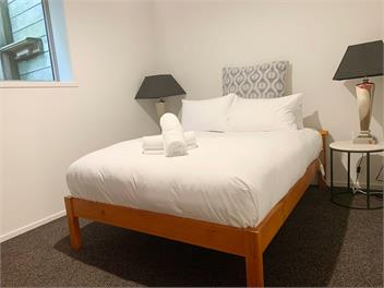 3-Bed Queenstown Apt with Balcony, Close to Town - Queenstown
