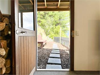 Amongst the pines | 2 bedroom bach | Stellar Views - Queenstown