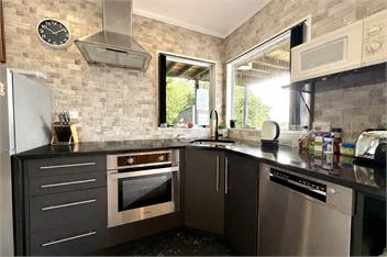 Cosy Raglan Studio — Walk to Beach & Village - Roberts St - Apartment (Downstairs) - Raglan