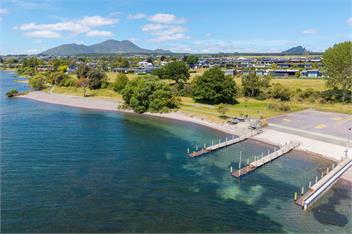Lakefront Kuiwai - Taupo - on the lake + spa pool! - Taupo