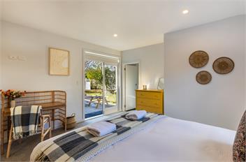 Loulou Lodge - family fun, close to lake - 