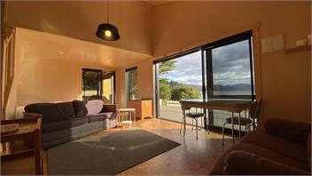 Hamilton Bay Cottage - Waterfront Homestay -