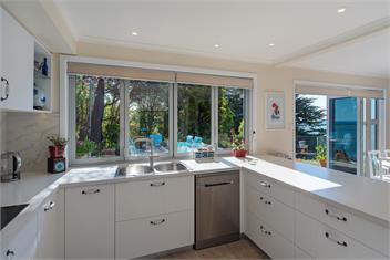 Sea Tide Views -