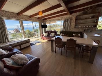 Rose's Kaiteriteri Bach - 